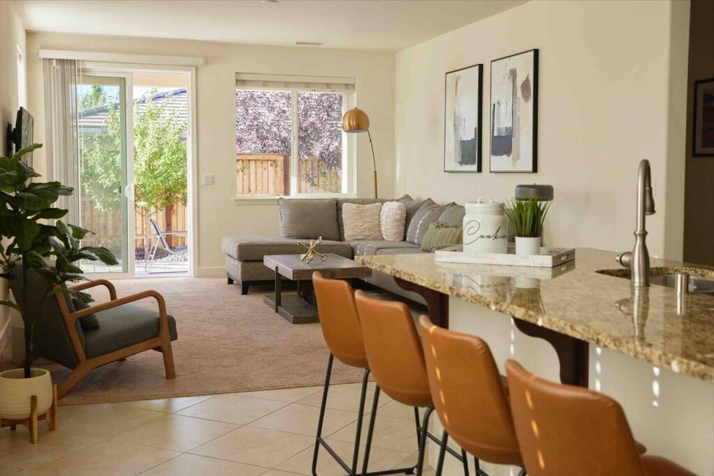 רינו New Upscale House, Tahoe 30-Min W/ Cal King מראה חיצוני תמונה