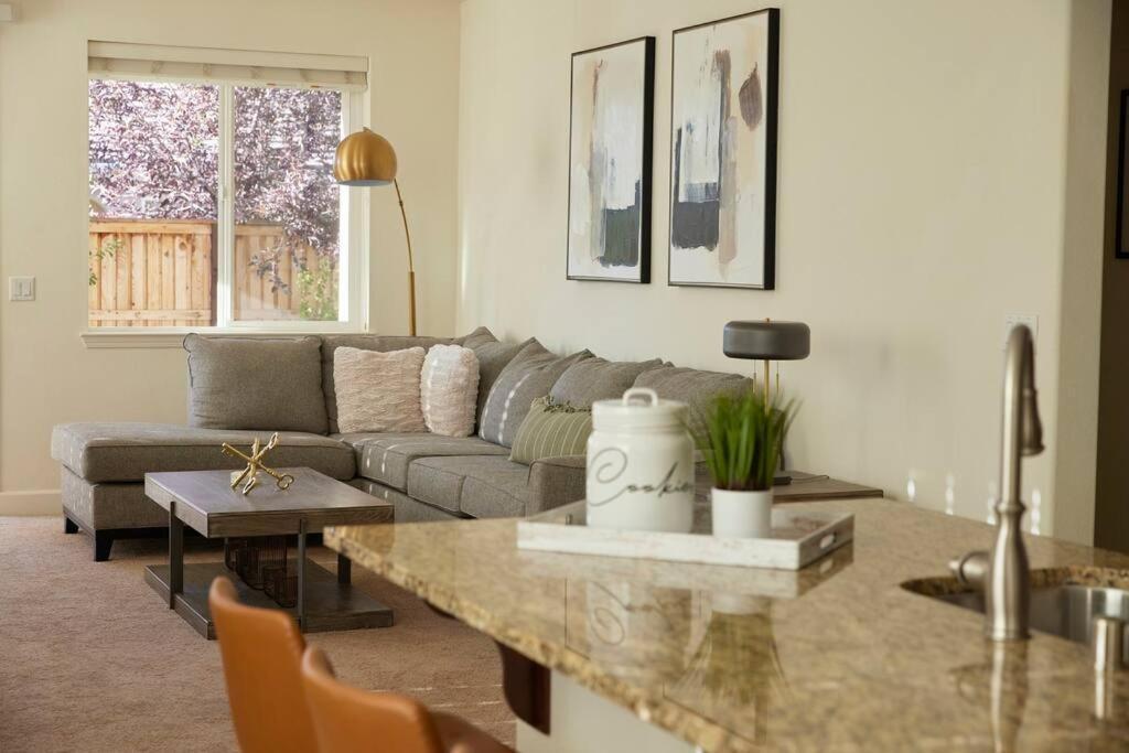 רינו New Upscale House, Tahoe 30-Min W/ Cal King מראה חיצוני תמונה