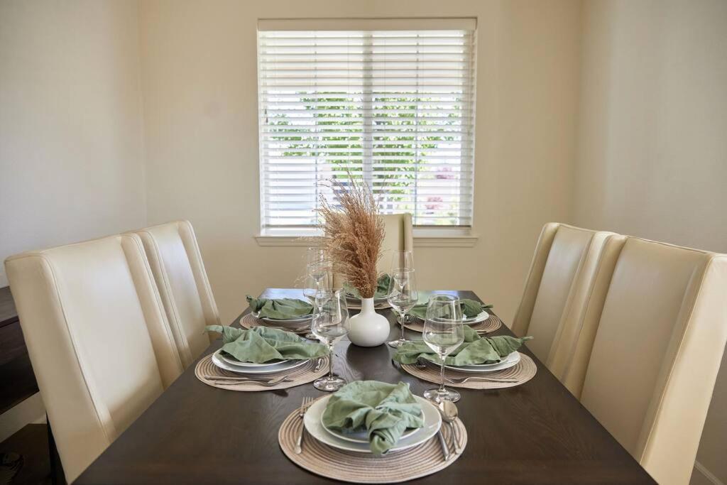 רינו New Upscale House, Tahoe 30-Min W/ Cal King מראה חיצוני תמונה