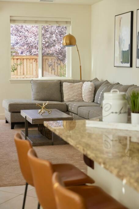 רינו New Upscale House, Tahoe 30-Min W/ Cal King מראה חיצוני תמונה