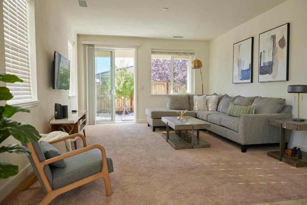 רינו New Upscale House, Tahoe 30-Min W/ Cal King מראה חיצוני תמונה